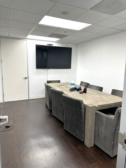 More Photos Of 2080 Century Park E, Los Angeles Medical For Lease