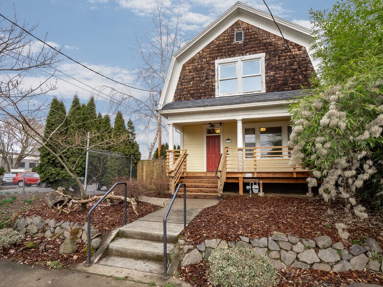 More Photos Of 317 NE Sacramento St, Portland Office For Sale