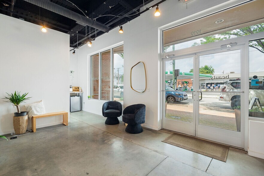 More Photos Of 1919-1921 W Cary St, Richmond Storefront Retail Residential For Lease