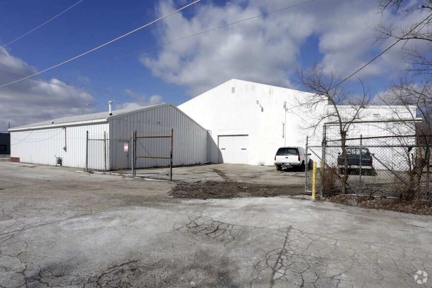 More Photos Of 3645 Union Ave, Steger Warehouse For Sale