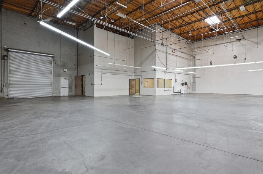 More Photos Of 10637 Scripps Summit Ct, San Diego Warehouse For Lease