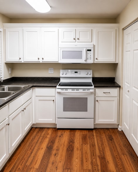 More Photos Of 301 Mary Ln, Warner Robins Apartments For Sale