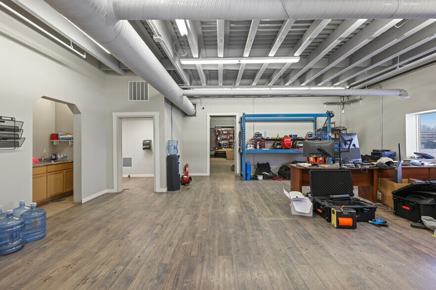 More Photos Of 8800 Venture Av SE, Calgary Warehouse For Sale