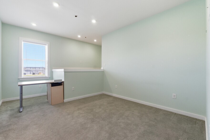 More Photos Of 8600 Airport Blvd, Leesburg Airplane Hangar For Sale