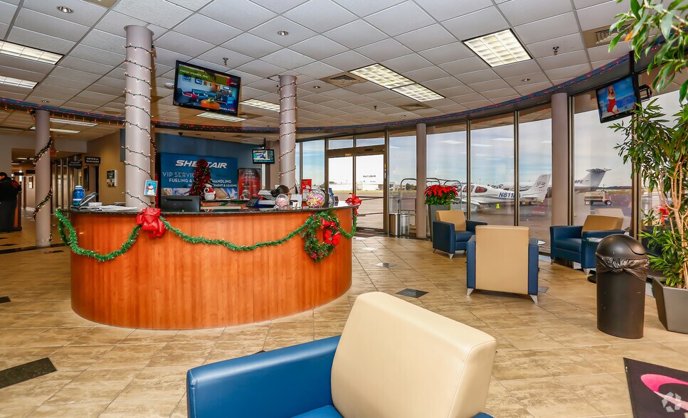 More Photos Of 321 N Crystal Lake Dr, Orlando Storefront For Lease