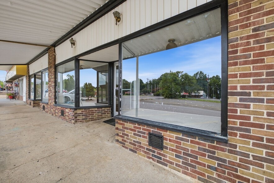 More Photos Of 1029 Park St, Westmoreland Storefront Retail Office For Sale