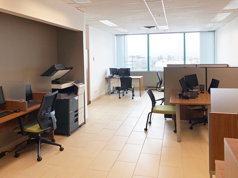 More Photos Of 940-950 Blvd St-Jean, Pointe-claire Unknown For Lease