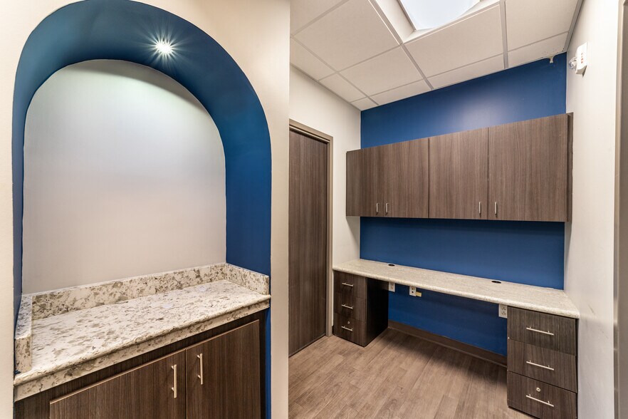 More Photos Of 250 E Basse Rd, San Antonio Medical For Lease