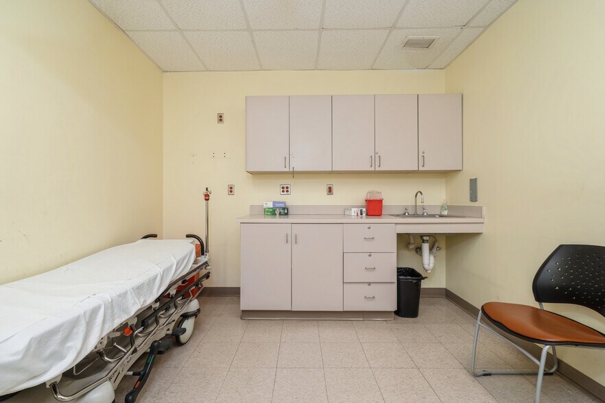More Photos Of 680 Broadway, Paterson Hospital For Lease