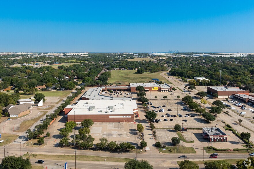 More Photos Of 901 N Polk St, DeSoto General Retail For Lease