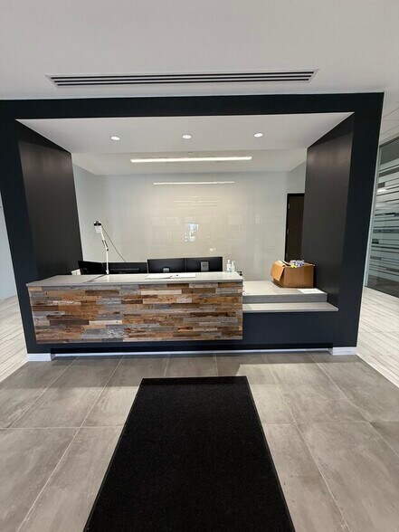 More Photos Of 8605 Largo Lakes Dr, Largo Warehouse For Lease