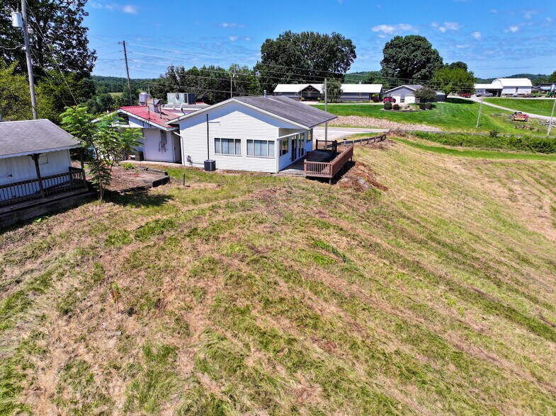 More Photos Of 19510 Leatherwood Rd, Salesville Freestanding For Sale