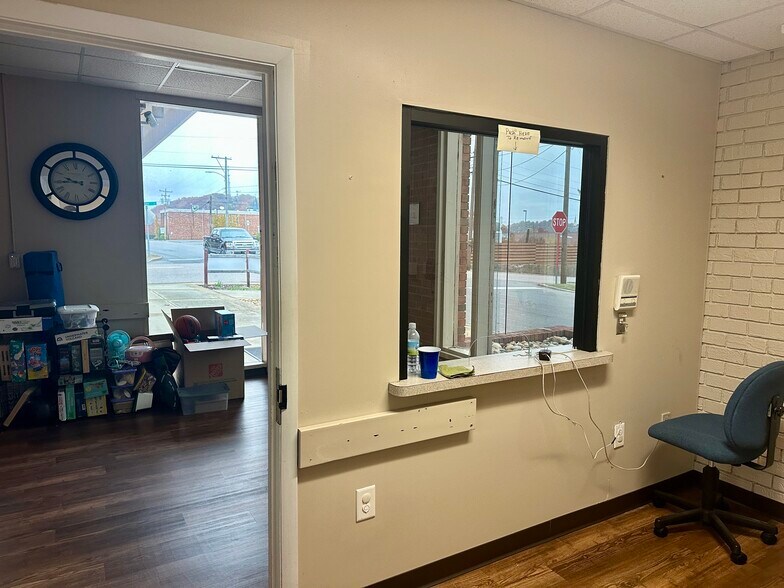 More Photos Of 200 W Fairview Ave, Johnson City Office For Sale