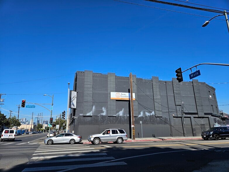 More Photos Of 3326 S Main St, Los Angeles Warehouse For Lease