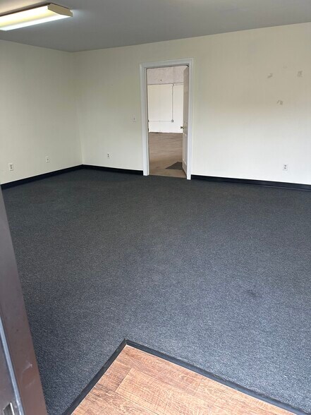 More Photos Of 3652-3662 Smith Farm Rd, Matthews Warehouse For Lease