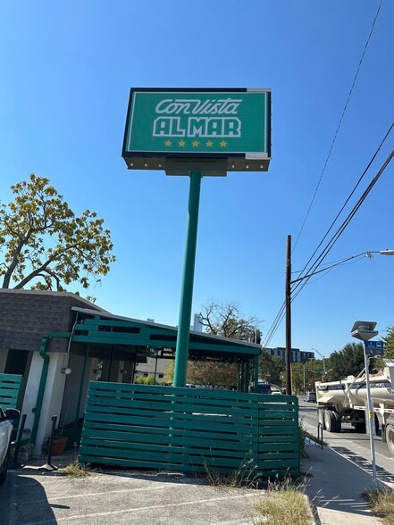 More Photos Of 1209 E 7th St, Austin Restaurant For Lease