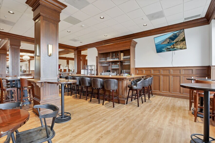 More Photos Of 301 Broadway, Lorain Hotel For Lease