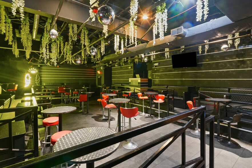 More Photos Of 727 Cranston St, Providence Bar For Sale