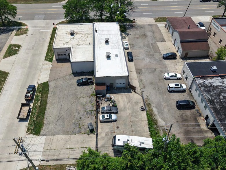 More Photos Of 32424 Eight Mile Rd, Farmington Hills Warehouse For Sale