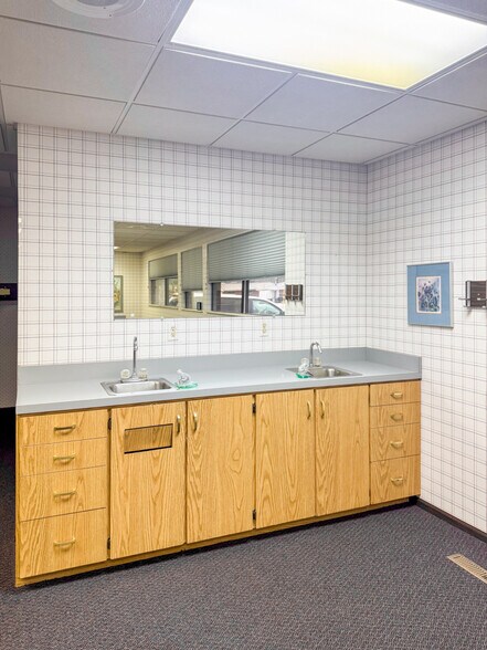 More Photos Of 3540 N Belt W, Belleville Medical For Sale