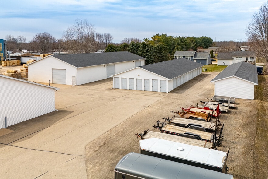 More Photos Of 1375 N Shawano St, New London Flex For Sale