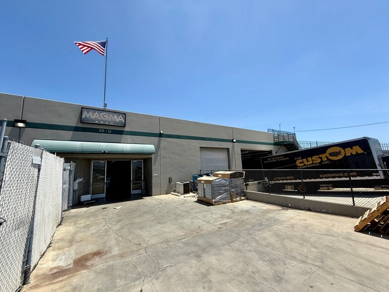 More Photos Of 3940 Pixie Ave, Lakewood Warehouse For Lease