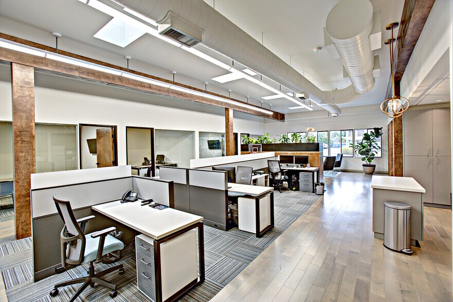 More Photos Of 0110 SW Bancroft St, Portland Office For Lease
