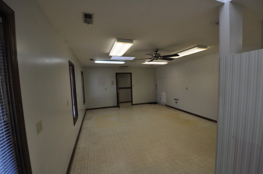 More Photos Of 13784 Warwick Blvd, Newport News Storefront Retail Office For Sale