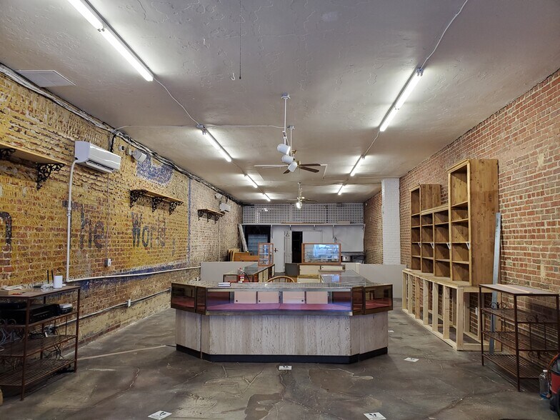 More Photos Of 527-529 S Elm St, Greensboro Storefront For Lease