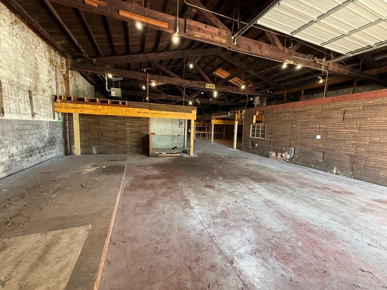More Photos Of 64 E Washington Ave, Pleasantville Warehouse For Lease