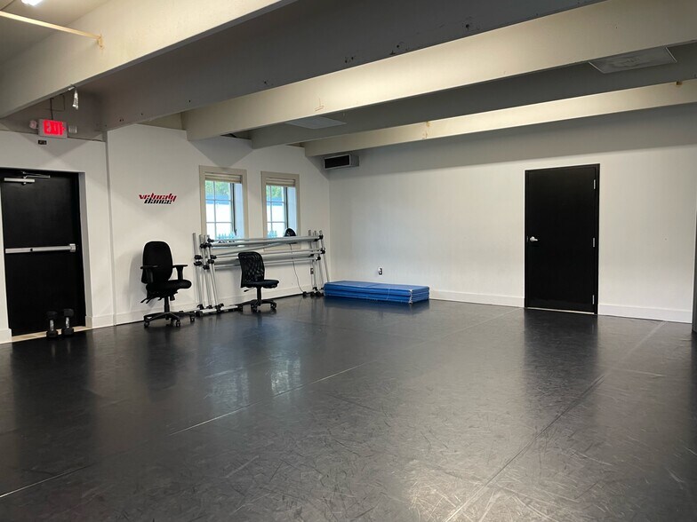 More Photos Of 319 Mill St NE, Vienna Warehouse For Sale