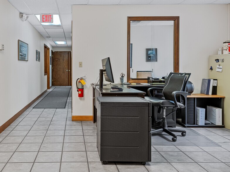 More Photos Of 81 Monticello Rd, Weaverville Showroom For Sale