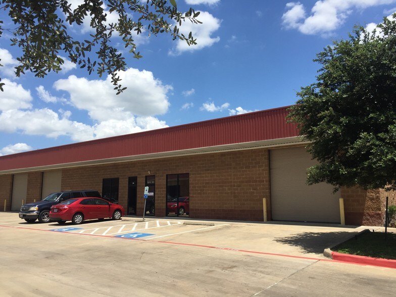 More Photos Of 10541 FM 1960 Rd W, Houston Warehouse For Lease