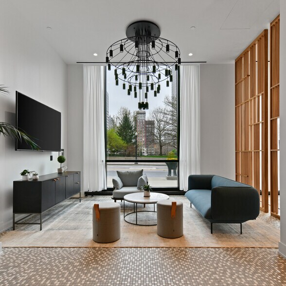 More Photos Of 21 E State St, Columbus Office For Lease