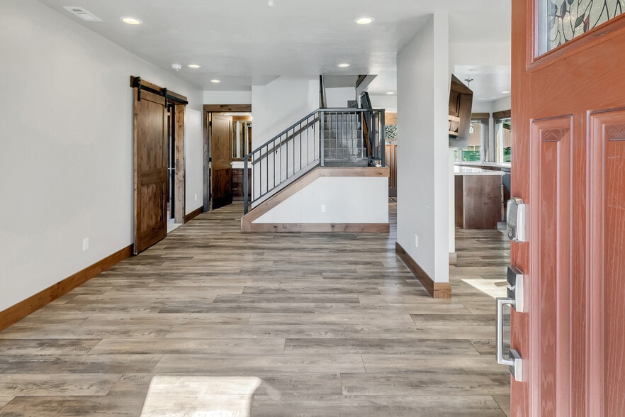 More Photos Of 16303 64th St E, Sumner Office For Lease