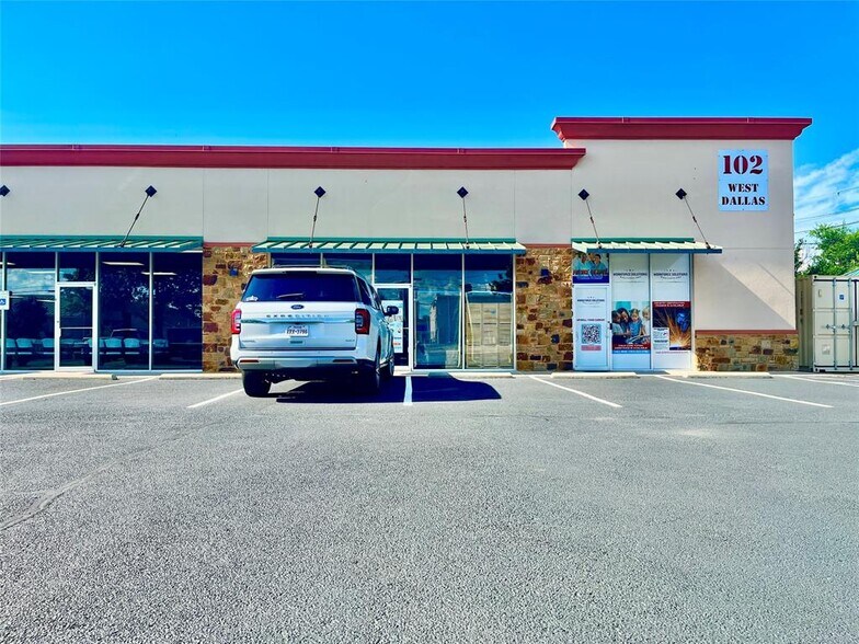 More Photos Of 102 W Dallas St, Llano Storefront Retail Office For Lease