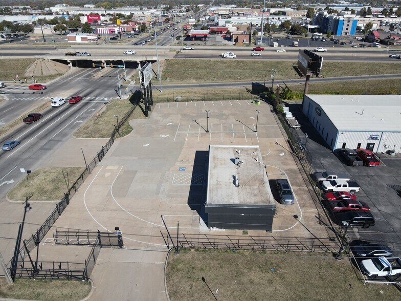 More Photos Of 700 S MacArthur Blvd, Oklahoma City Freestanding For Sale