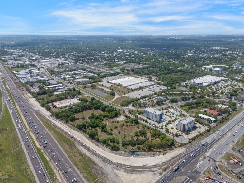More Photos Of 100-106 Cattlemen Rd, Sarasota Distribution For Sale