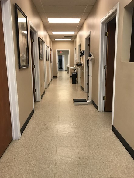 More Photos Of 30-40 E Main St, Bay Shore Storefront Retail Office For Lease