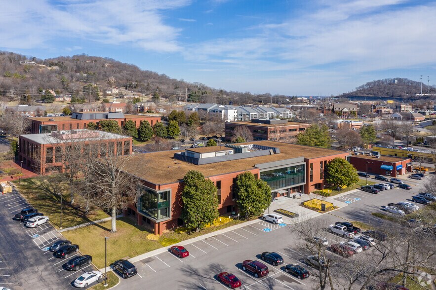 More Photos Of 2 Maryland Farms, Brentwood Office For Lease