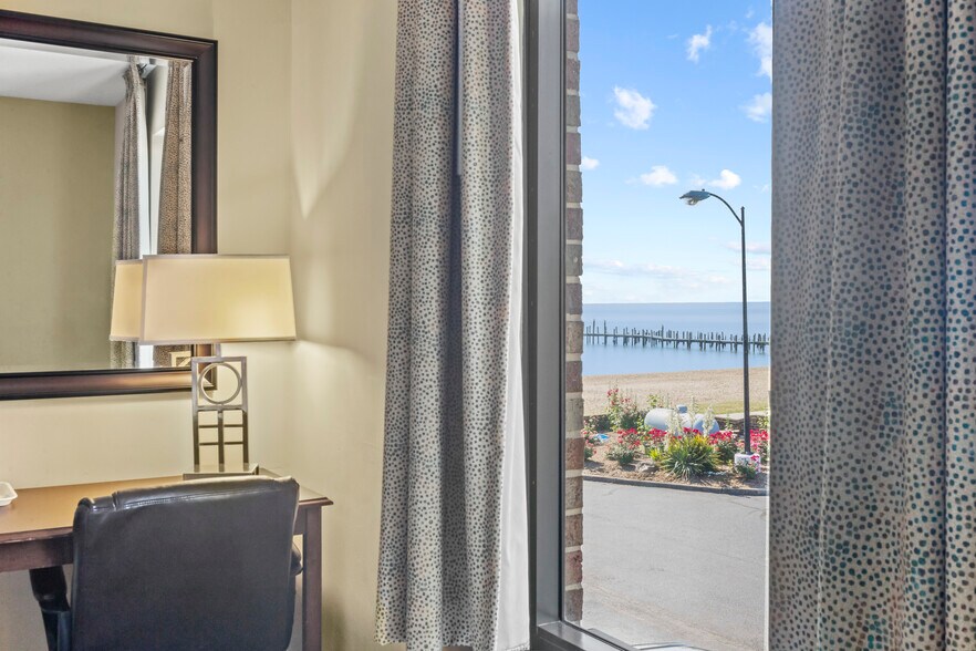 More Photos Of 30 Colonial Ave, Colonial Beach Hotel For Sale
