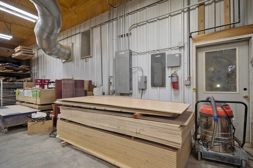 More Photos Of 29 Red Oak Rd, High Hill Manufacturing For Sale