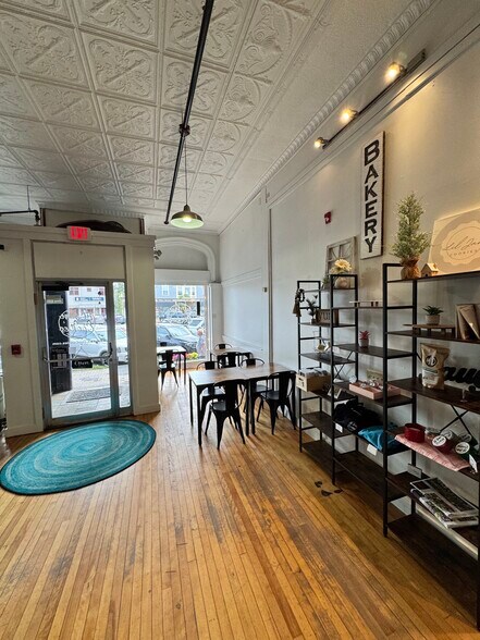 More Photos Of 146 Maine st, Brunswick Office For Lease