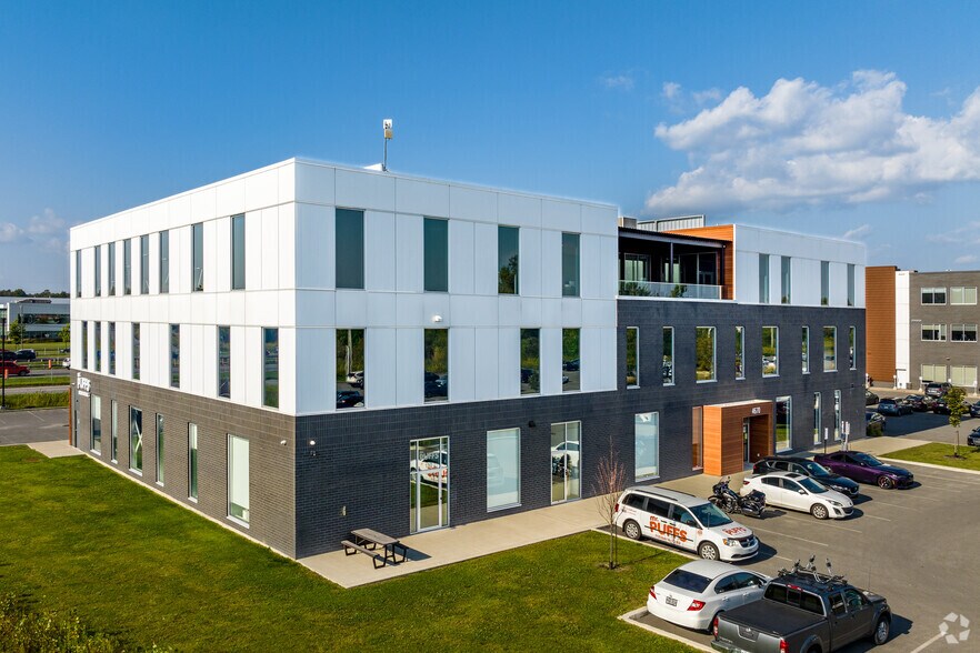 More Photos Of 4670 Aut Sud Laval (A-440) Desste O, Laval Medical For Sale