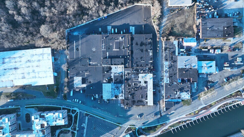 More Photos Of 18-38 Garvies Point Rd, Glen Cove Warehouse For Lease