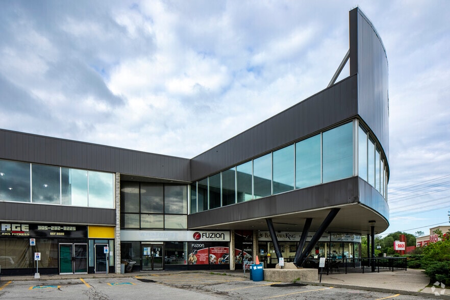 More Photos Of 1590 Dundas St E, Mississauga Storefront Retail Office For Lease