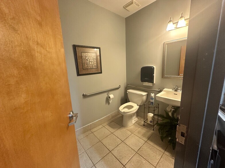 More Photos Of 342 N Main St, Alpharetta Office For Lease