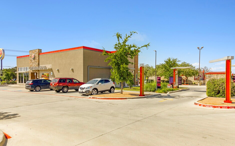 More Photos Of 1450 S Water St, Burnet Fast Food For Lease