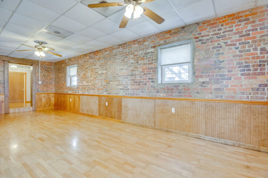 More Photos Of 201 N Wilmington St, Richlands General Retail For Sale