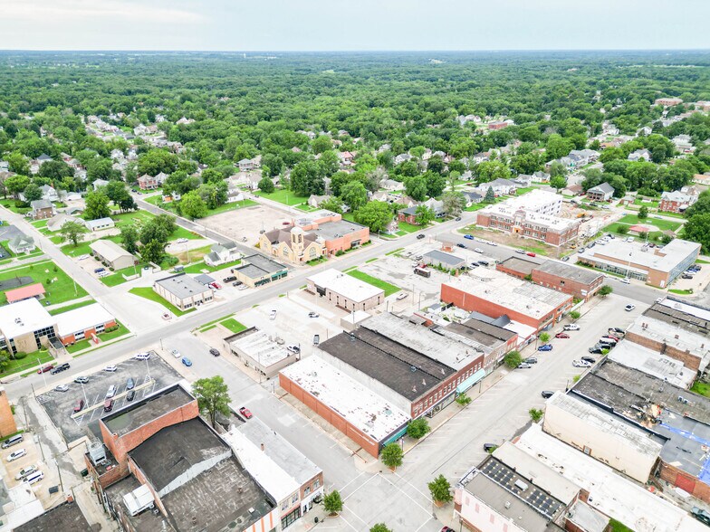 More Photos Of 500 W Reed St, Moberly Storefront For Lease